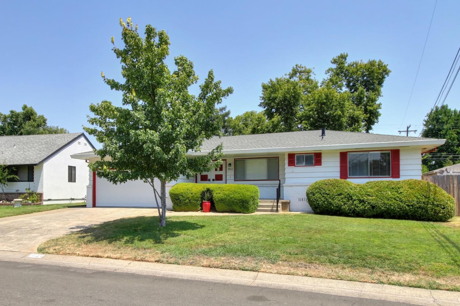 Property Photo:  3845 Lynwood Way  CA 95864 