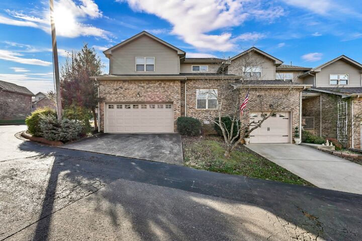 Property Photo:  428 Country Club Ct  TN 37043 