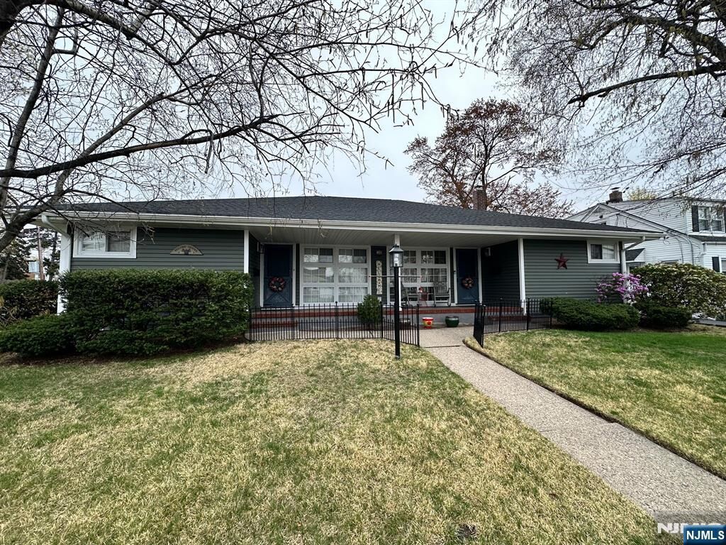 Property Photo:  28 Roosevelt Avenue  NJ 07407 