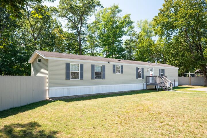 Property Photo:  20 Railroad Avenue  NH 03874 
