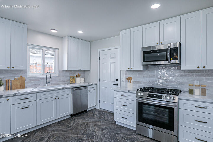Property Photo:  1621 W Pine Avenue  CA 93436 