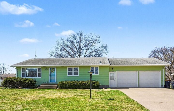 Property Photo: 908 10th Street MN 55024