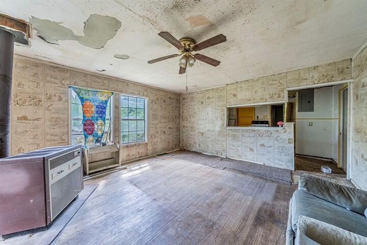 Property Photo:  1424 James Drive  TX 75142 
