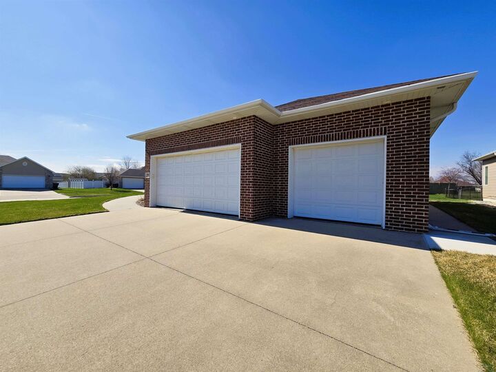 Property Photo: 901 Rockwood Ct IA 51054