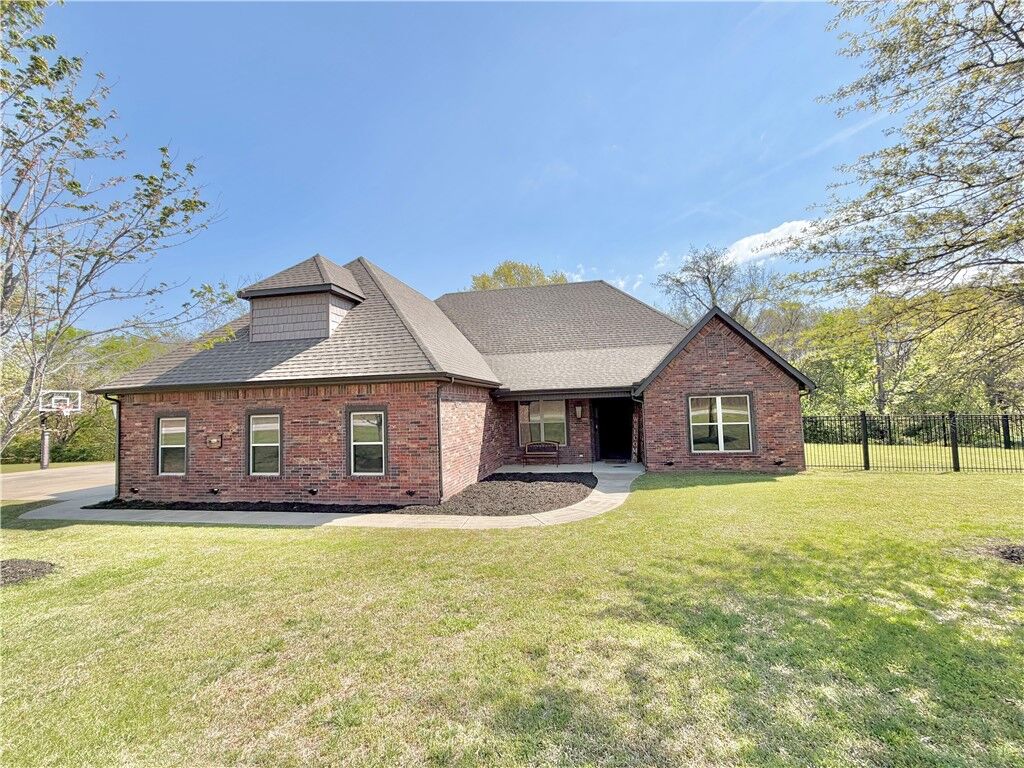 Property Photo: 508 Candlelight Circle AR 72762