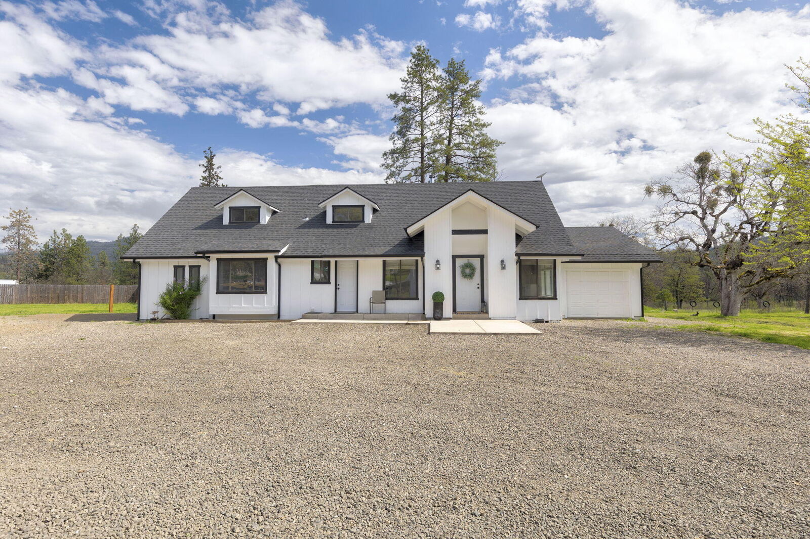 Property Photo: 683 Rockwood Lane OR 97524