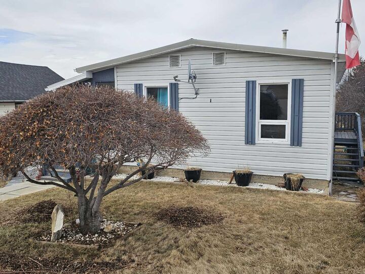Property Photo:  211 1st Avenue  AB T0M 2B0 