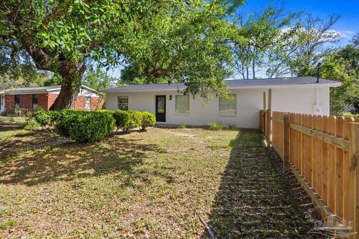 Property Photo:  3407 W Jordan St  FL 32505 