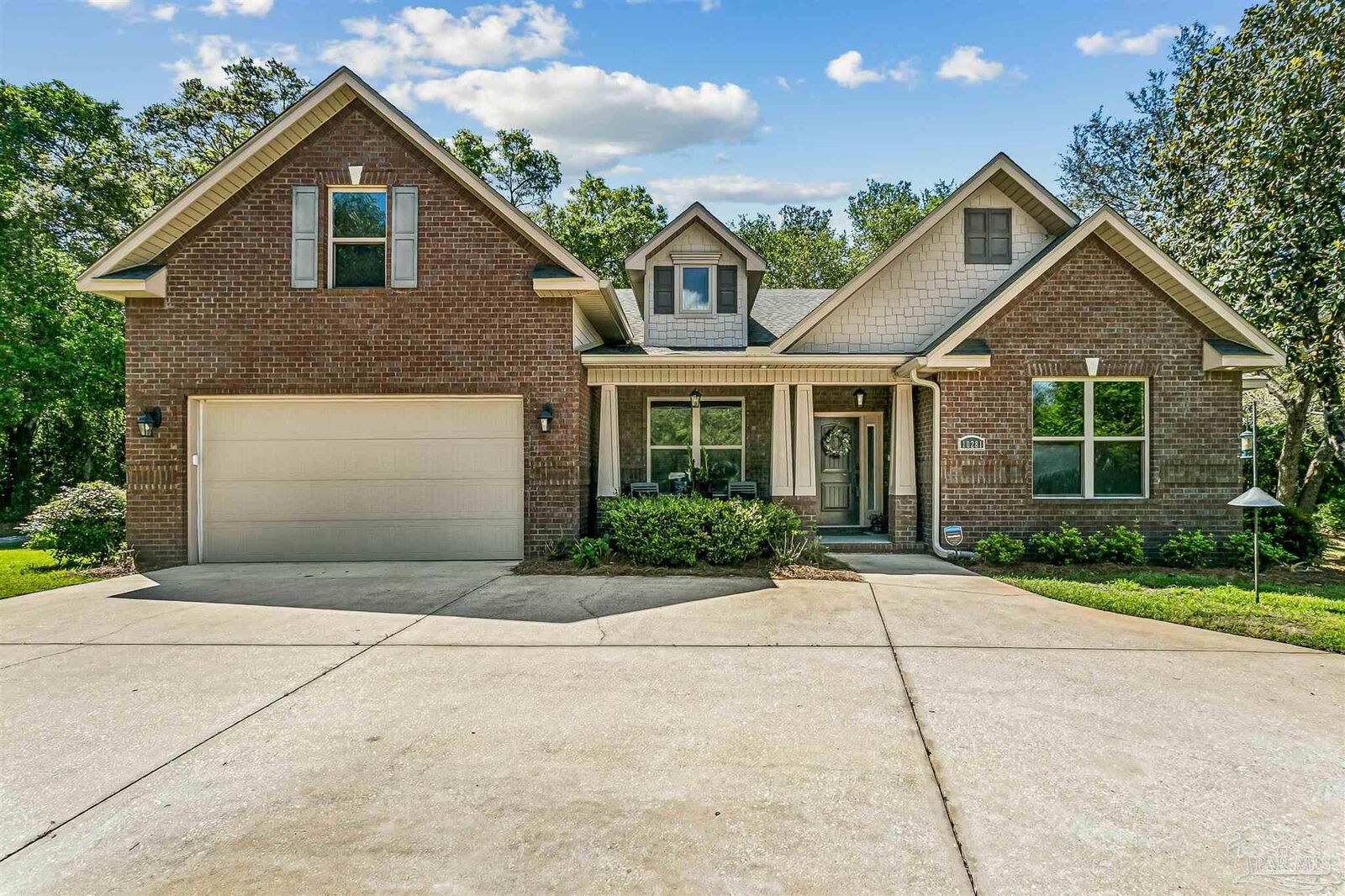 Property Photo:  10281 Tanager Cir  FL 32507 