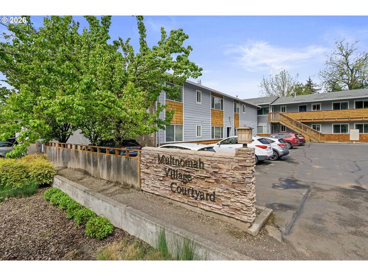 Property Photo: 3925 SW Multnomah Blvd 201 OR 97219