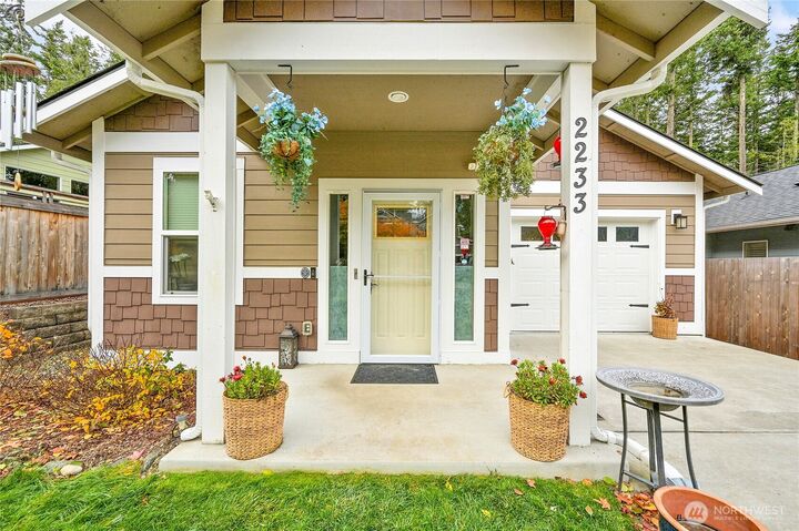 Property Photo:  2233 E Rosecrans Court  WA 98368 