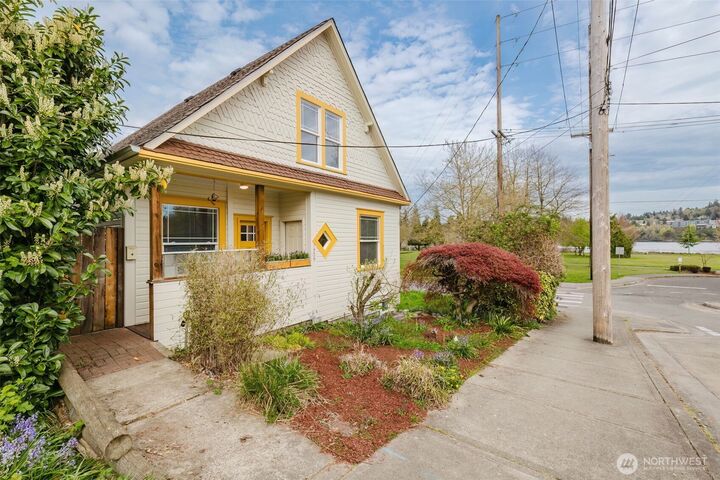 Property Photo:  1209  Pacific Avenue  WA 98337 