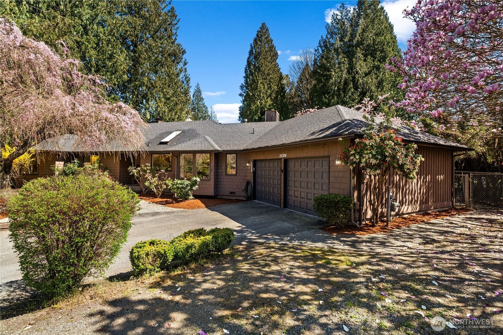 Property Photo: 25306 212th Place SE WA 98038