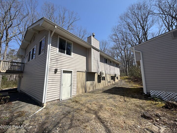 Property Photo:  102 Comstock Drive  PA 18428 