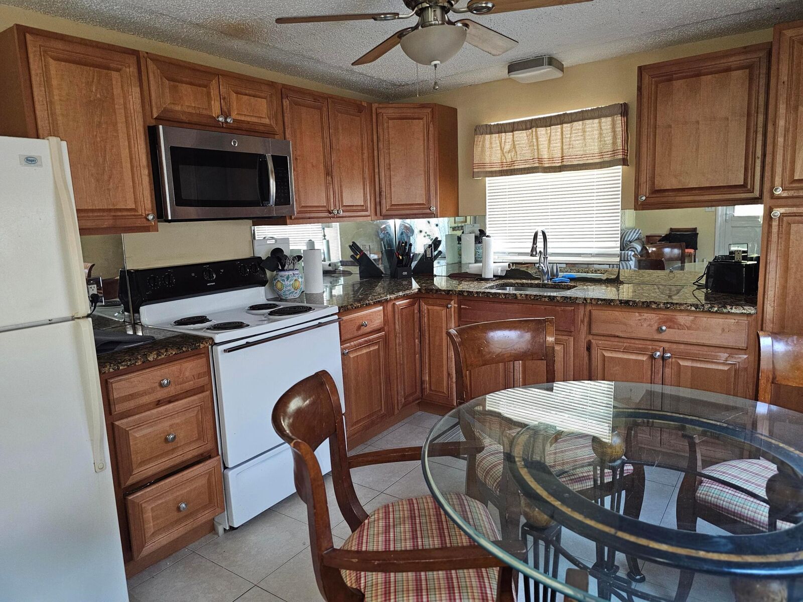 Property Photo: 1032 E Road 2 FL 33470