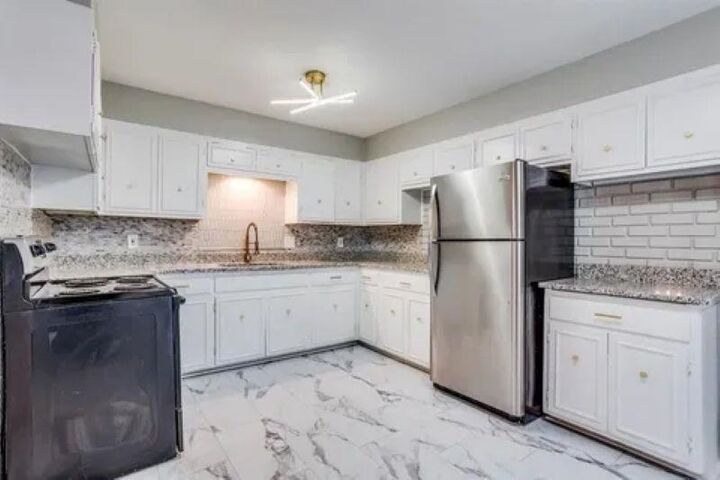 Property Photo:  1114 W Casado St  KS 67217 