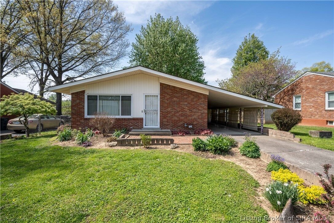 Property Photo:  1533 Cliftwood Drive  IN 47129 