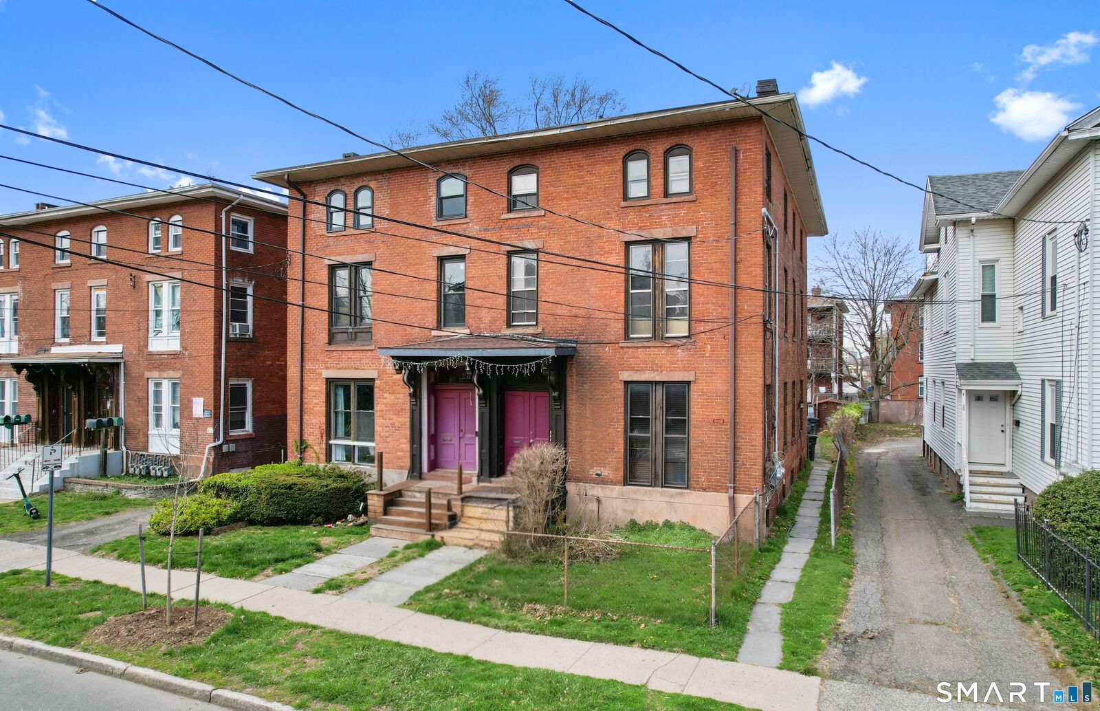 Property Photo:  24 Madison Street 3rd Floor  CT 06106 