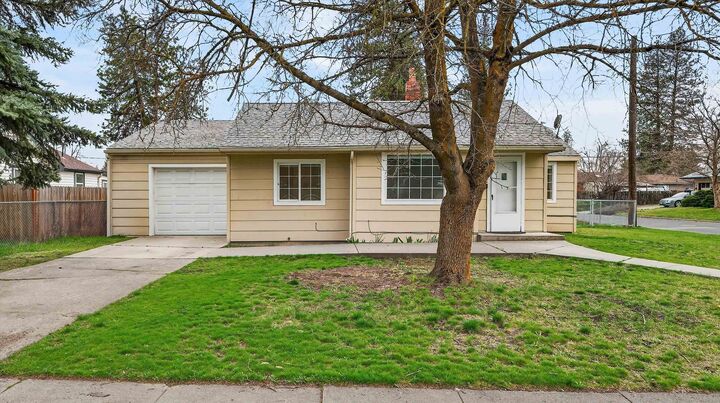 Property Photo:  5341 N Driscoll Blvd  WA 99205 