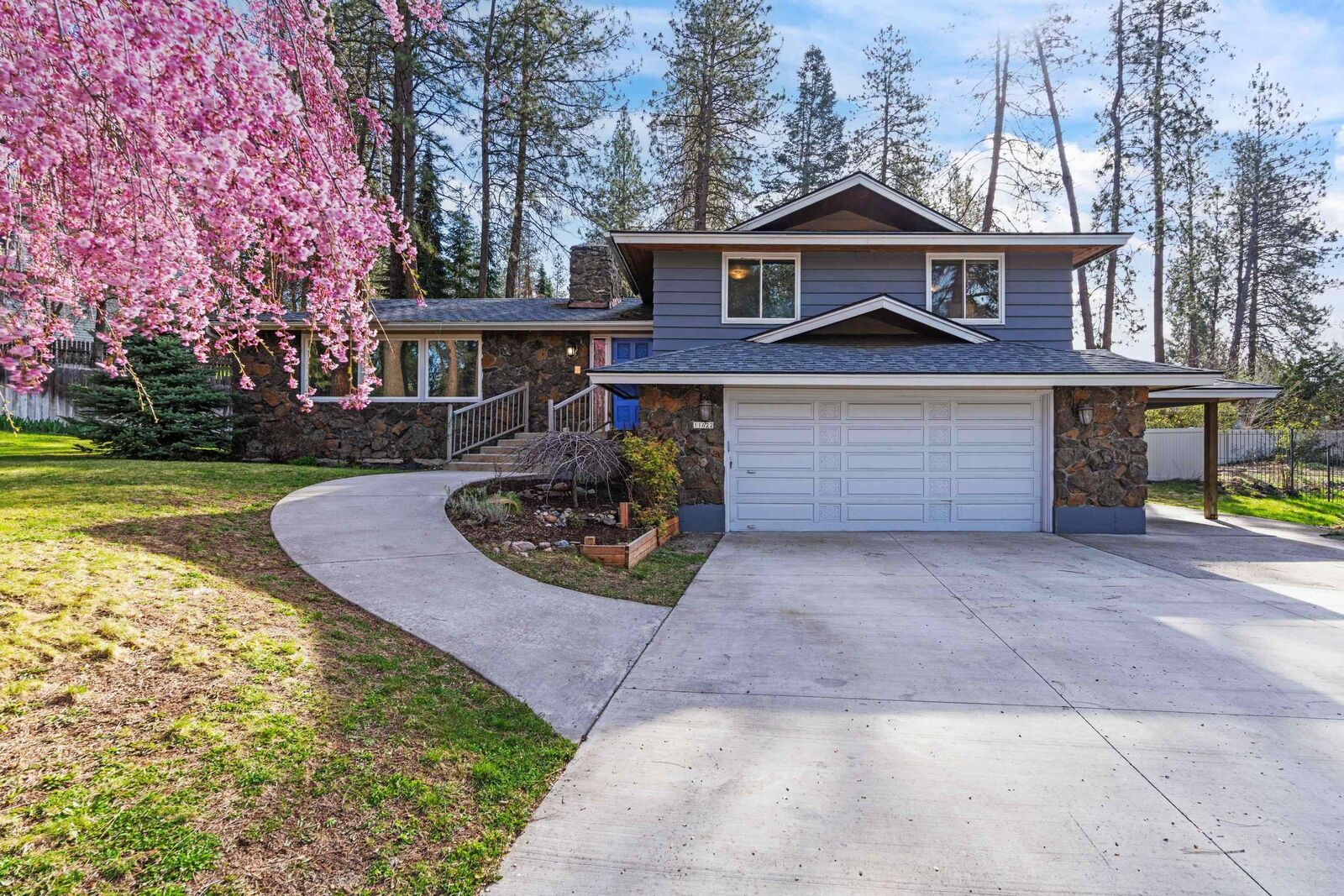 Property Photo:  11622 N Fairwood Dr  WA 99218 