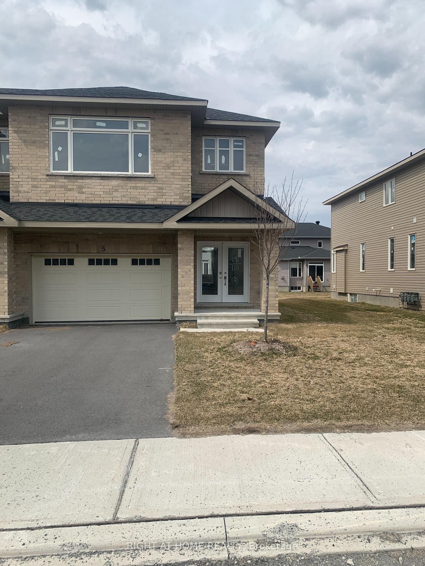Property Photo: 5 Wylie Way ON K7C 0C4