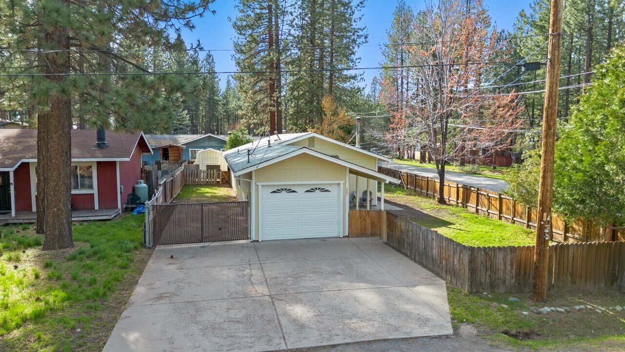 Property Photo:  833 W Plumas Avenue  CA 96122 