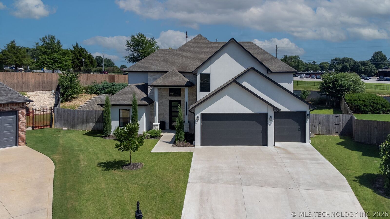 Property Photo: 9248 E 80th Place OK 74133