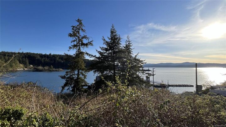 1201 Port Washington Rd — photo 1