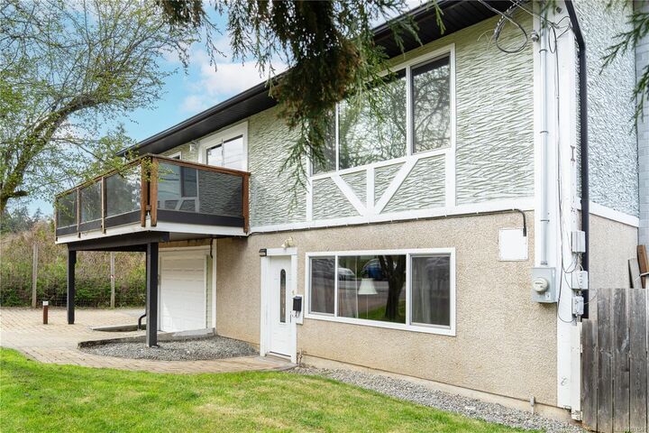 Property Photo: 3421 Auchinachie Rd BC V9L 4A2