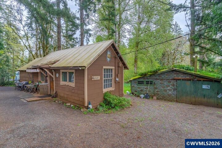 Property Photo:  10125 Edmunson Dr SE  OR 97317 