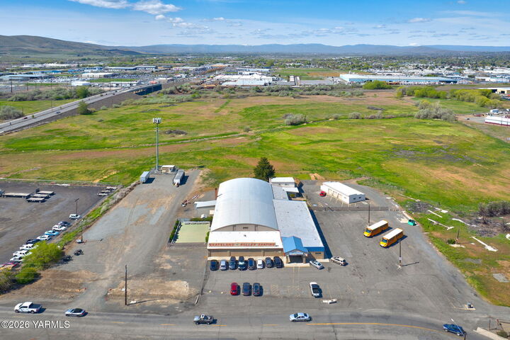 Property Photo:  2506 Old Town Rd  WA 98903 