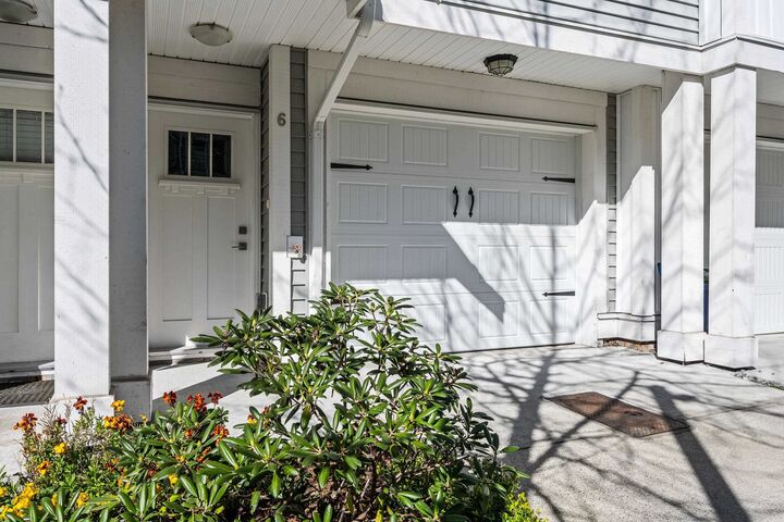 Property Photo:  32043 Mt Waddington Avenue 6  BC V2T 0H1 