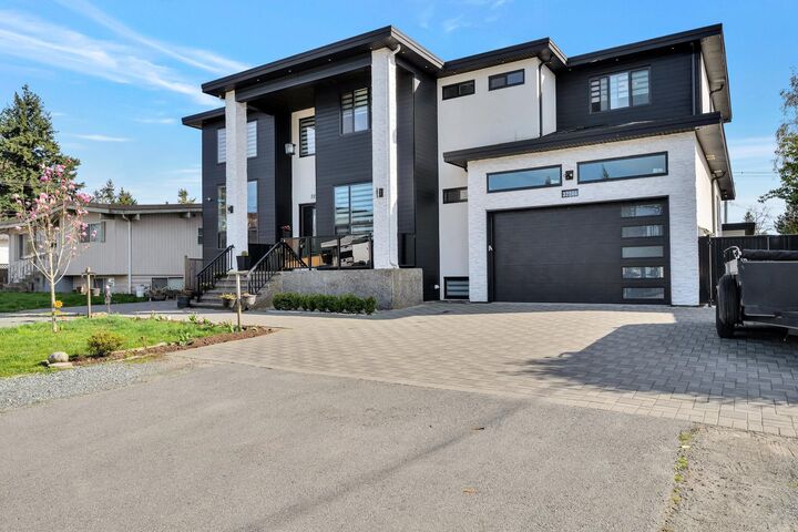 Property Photo: 32244 Pineview Avenue BC V2T 1R3