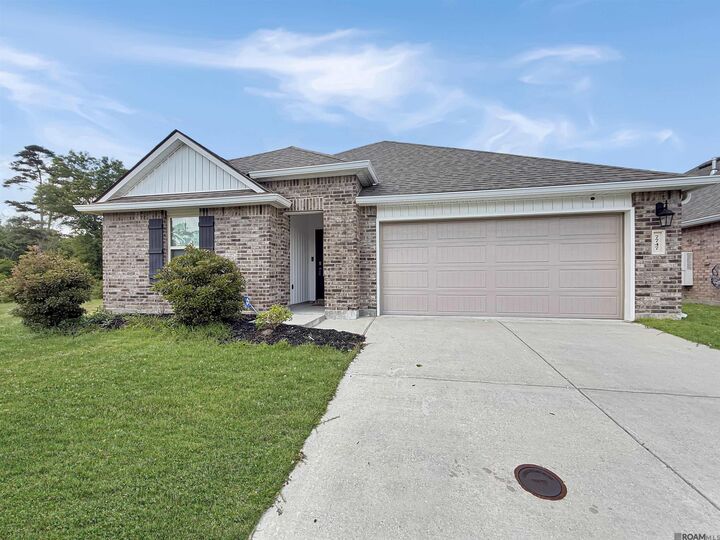 Property Photo: 7747 Joe Lynn Trails LA 70726