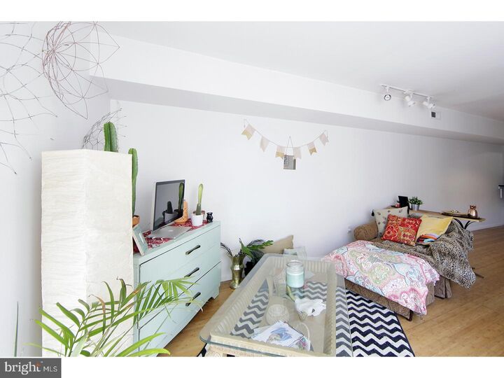 Property Photo: 447 Fairmount Avenue A PA 19123