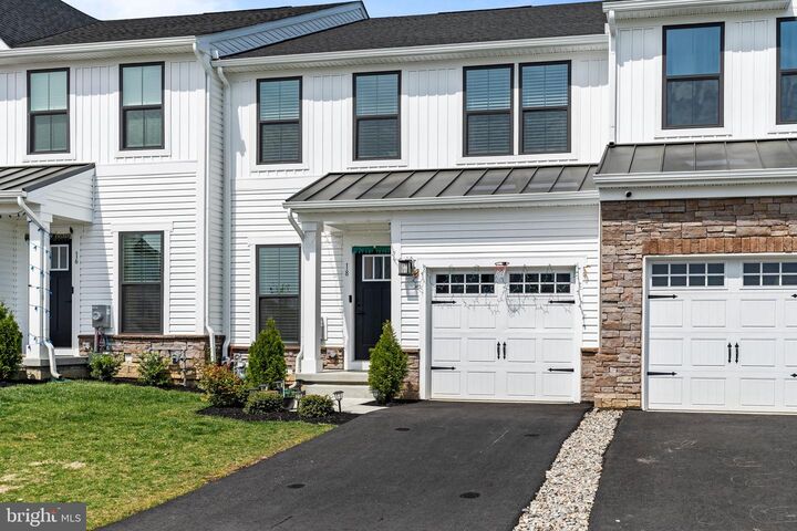 Property Photo:  18 Rosemary  NJ 08054 