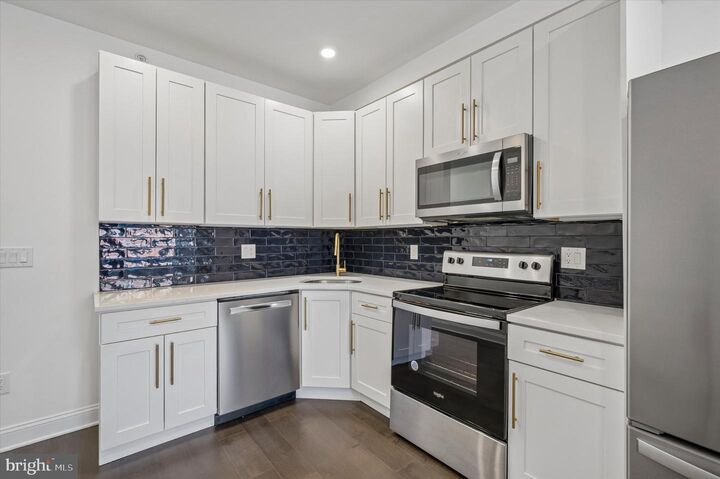 Property Photo:  3958 Mt Vernon Street 1  PA 19104 