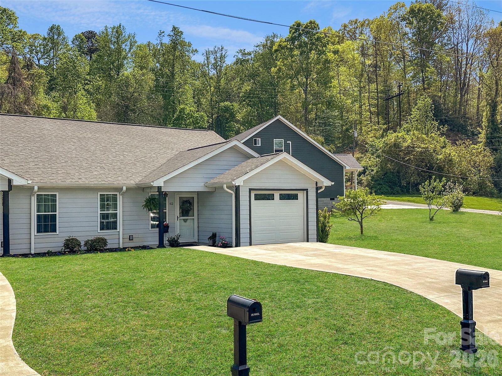 Property Photo:  62 E Glenview Street  NC 28752 