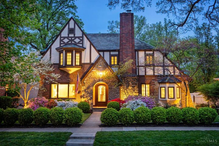 Property Photo:  6828 Mt Vernon Avenue  OH 45227 