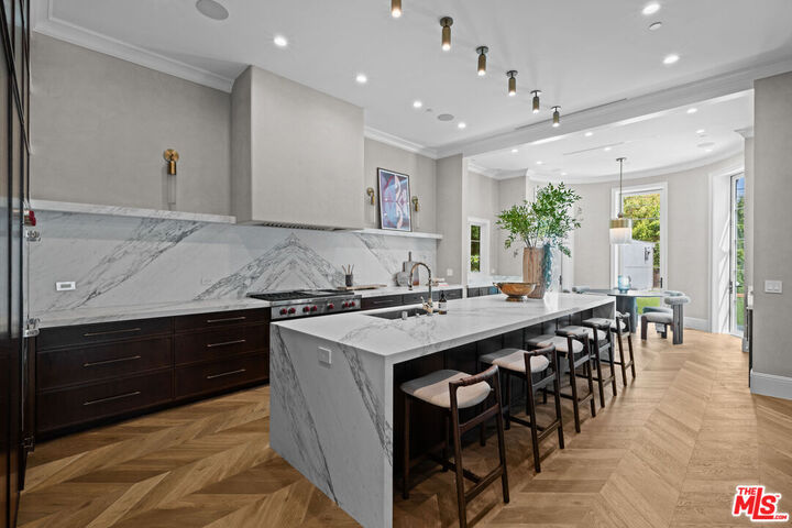 Property Photo:  616 N Alpine Dr  CA 90210 