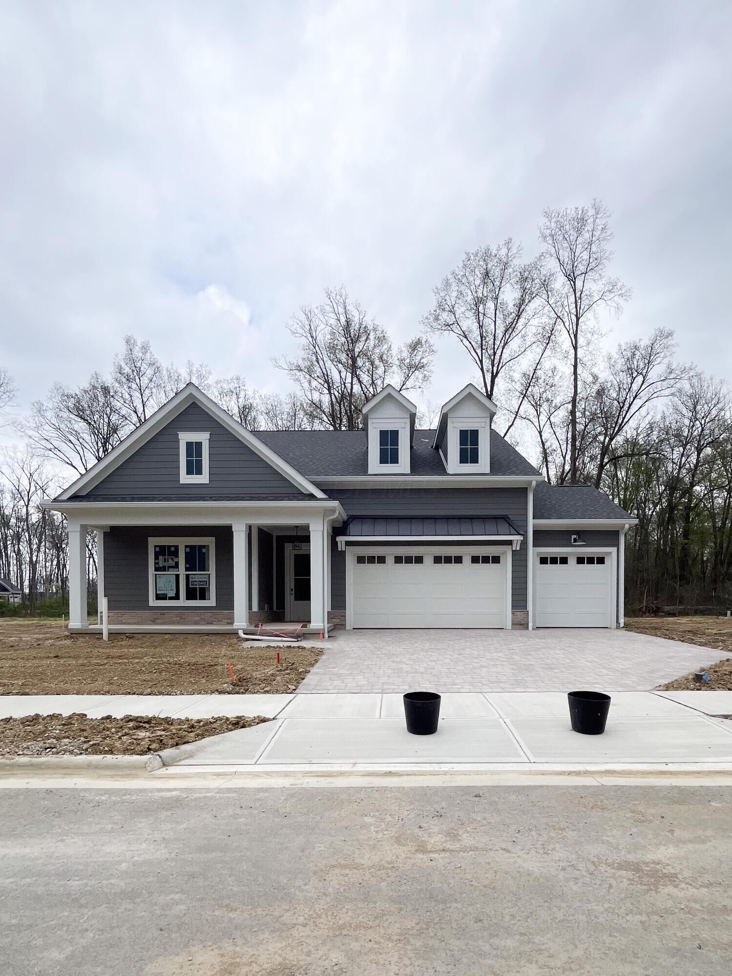 Property Photo: 1356 Woodland Run Way OH 43054