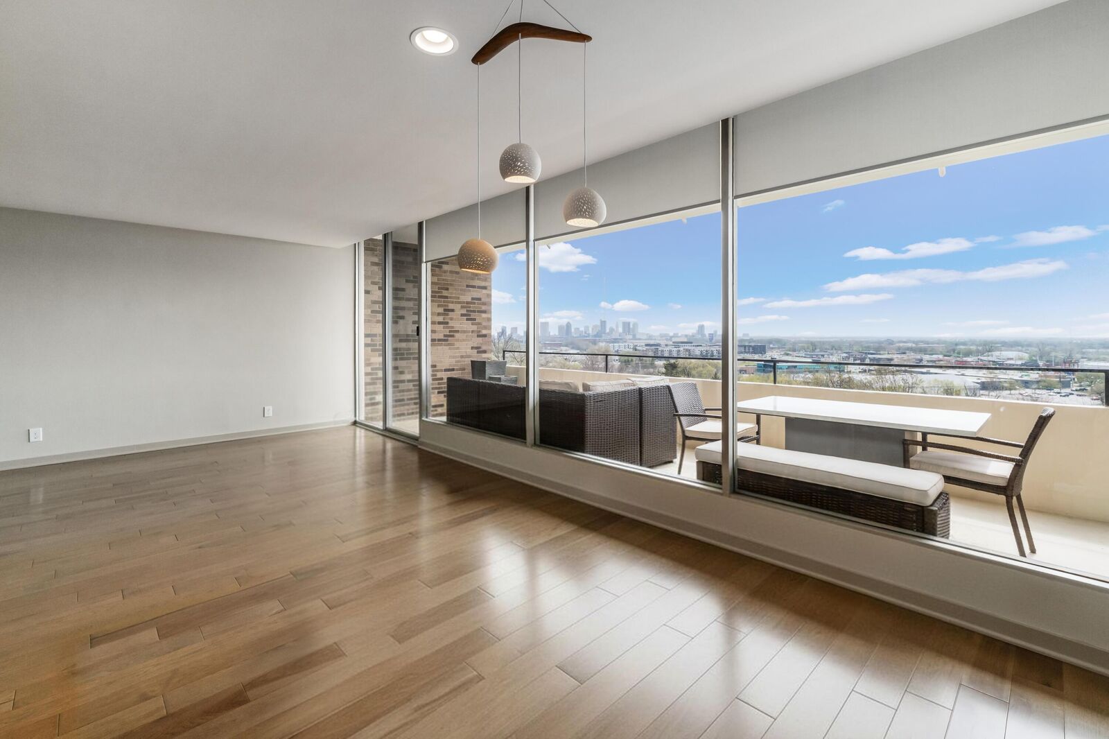 Property Photo:  1000 Urlin Avenue  OH 43212 