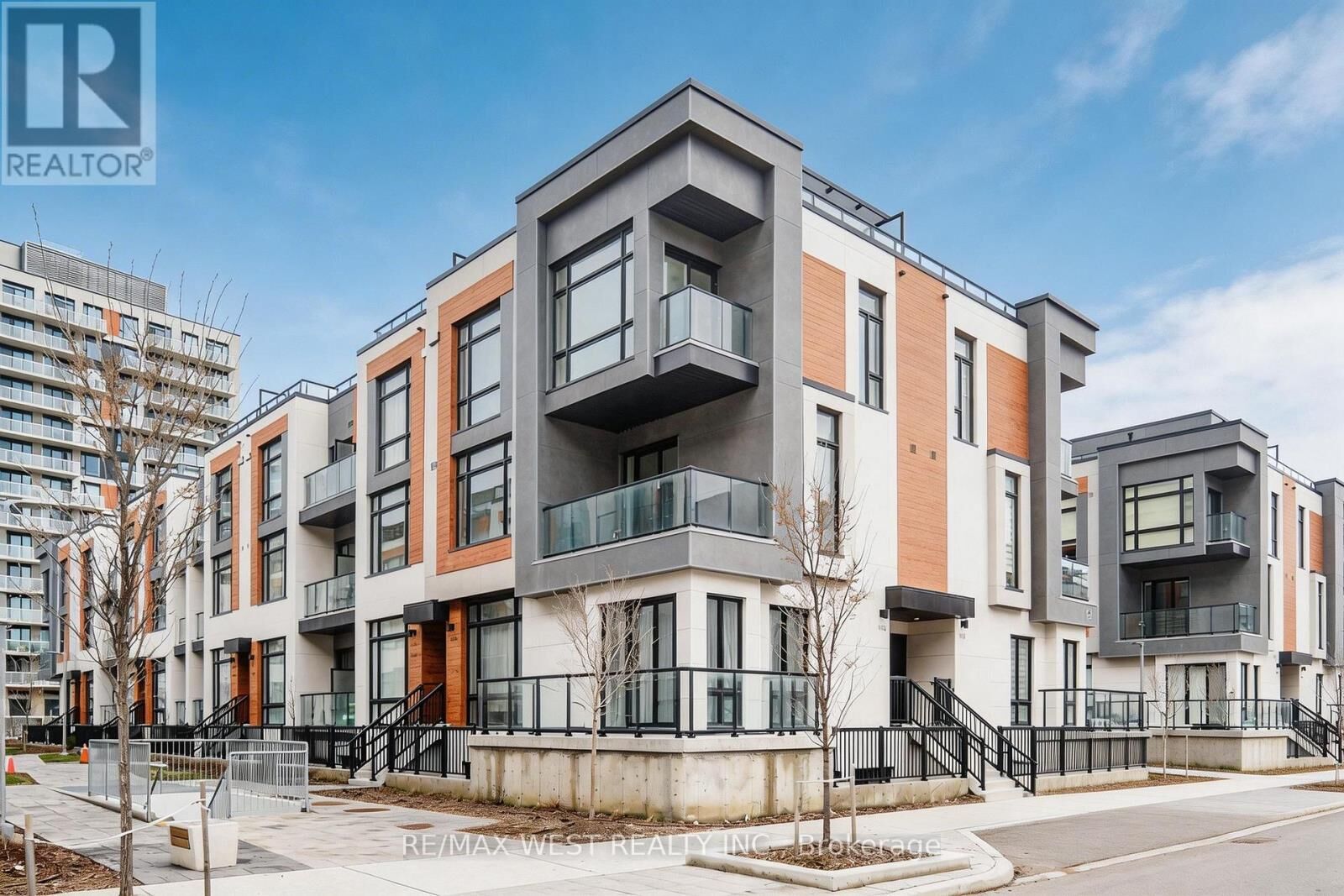 Property Photo: 12 David Eyer Road 1103 ON L4S 0N3