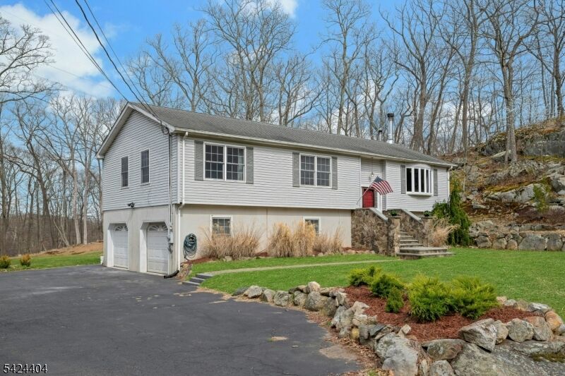 Property Photo:  4 Andover Mohawk Rd  NJ 07821 