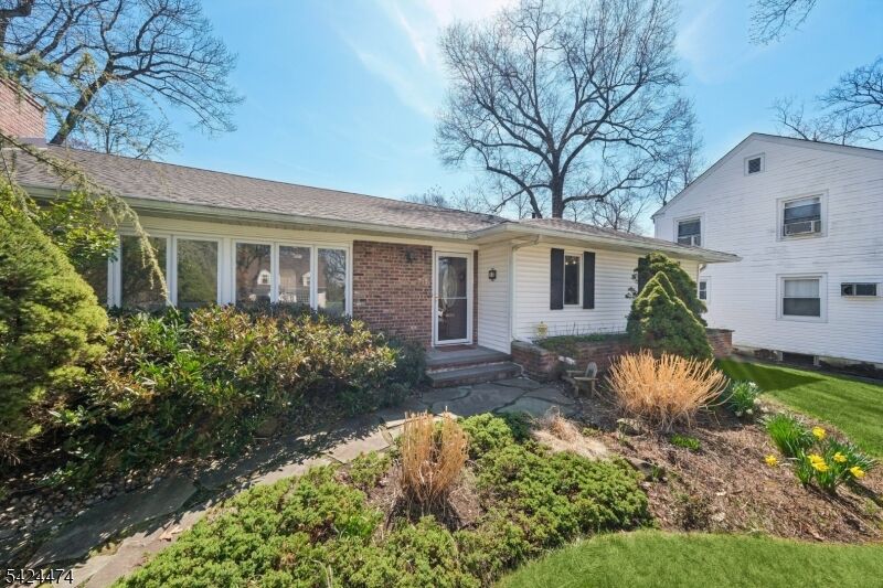 Property Photo:  40 Birchwood Ave  NJ 07052 