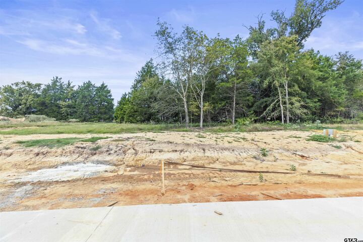 Property Photo: 13915 Cedar Hill Ln TX 75704