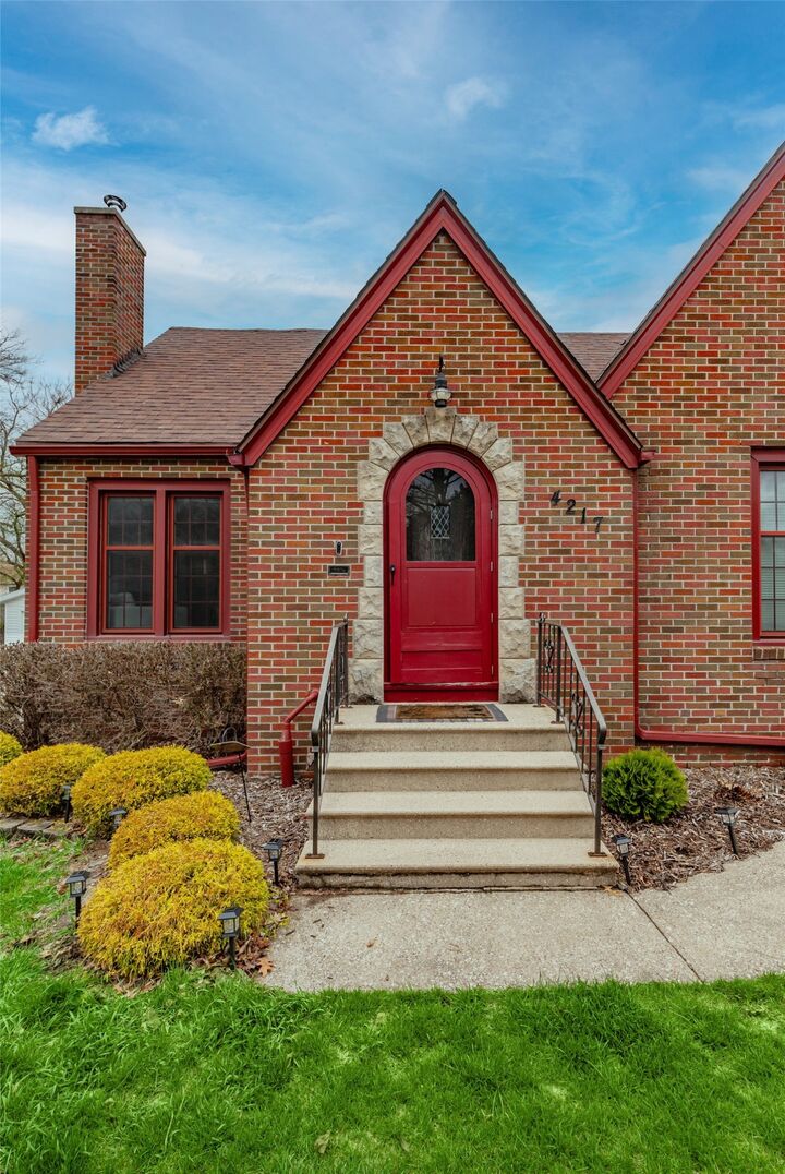 Property Photo:  4217 Franklin Avenue  IA 50310 