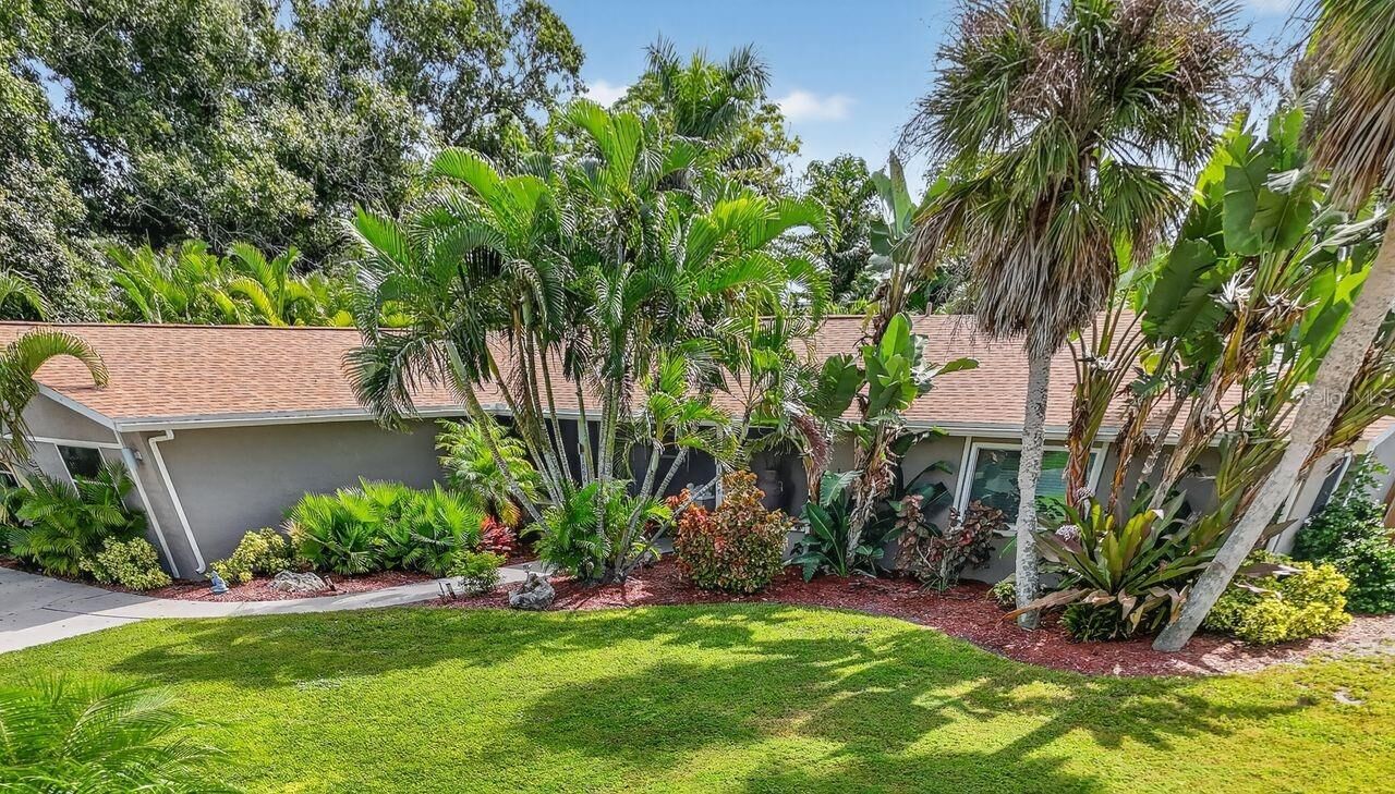 Property Photo: 1884 Southpointe Drive FL 34231