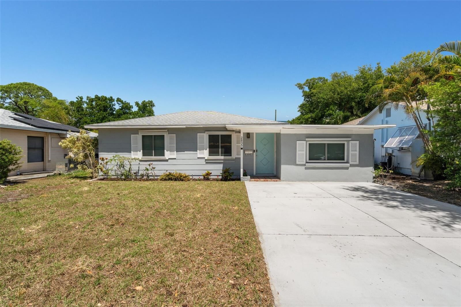 Property Photo: 2835 11th Avenue N FL 33713