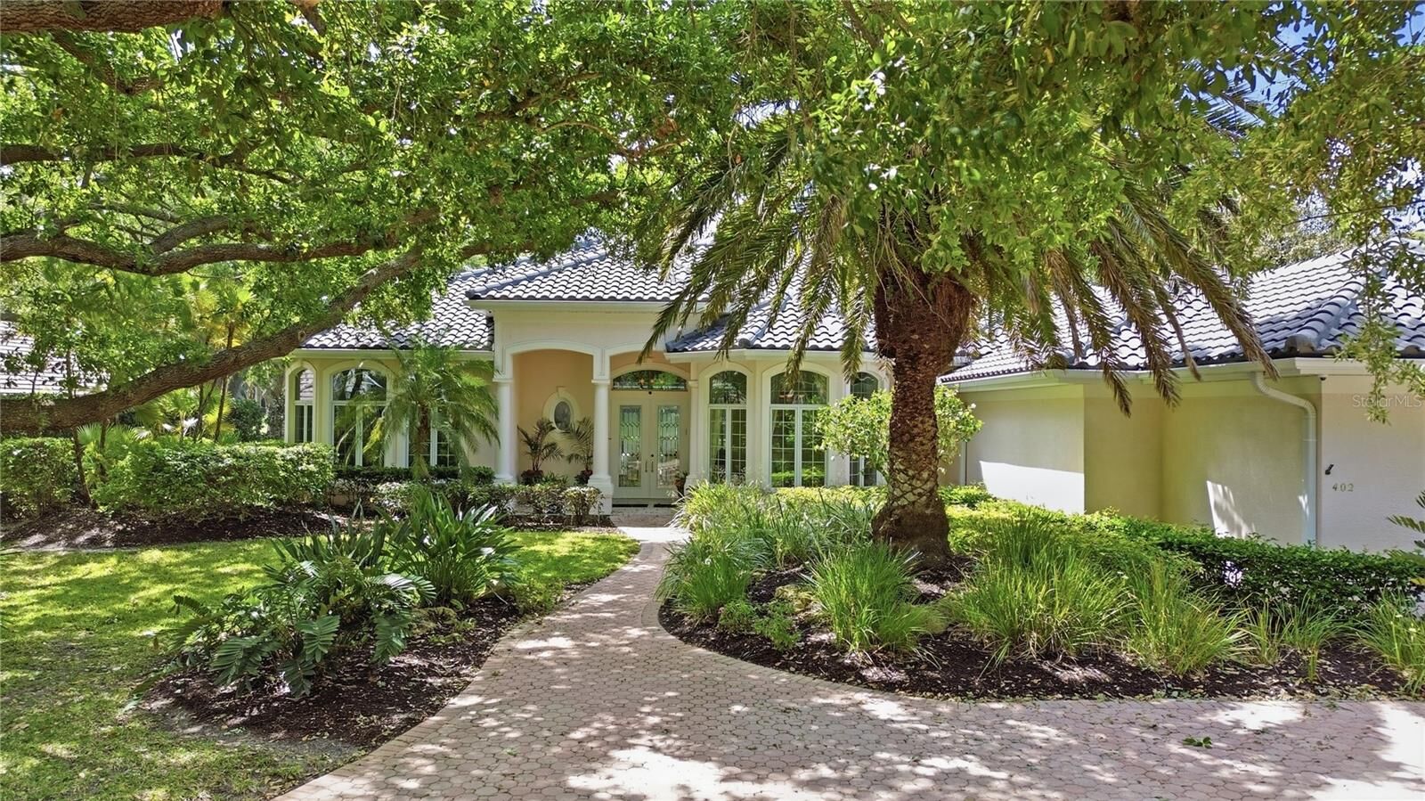 Property Photo: 402 Macewen Drive FL 34229